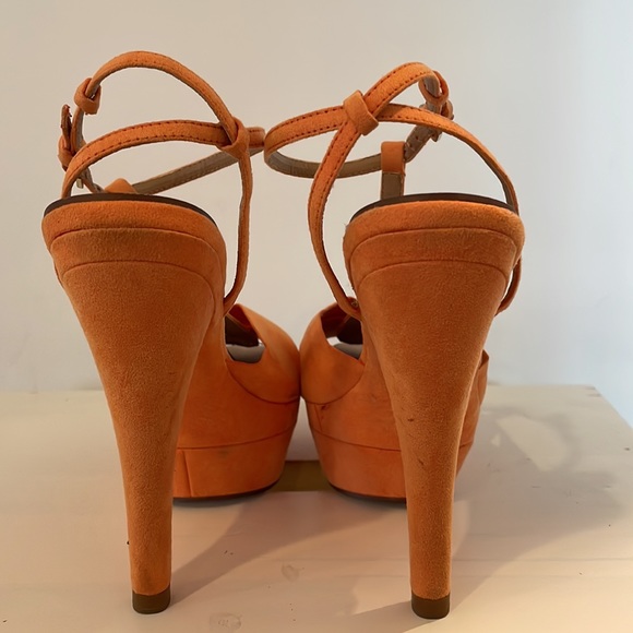 Zara Collection 1920’s Inspired Orange Heels - Picture 4 of 7